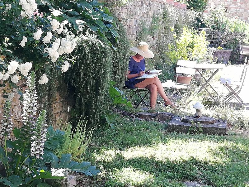 BLISSFUL MOMENTS DURING PAINTING CLASSES IN CHIANTI